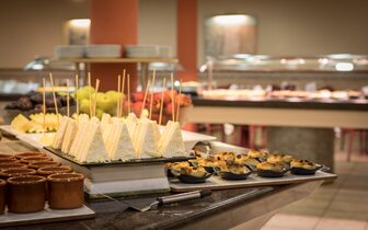 H.TOP Royal Sun Suites - bufetová reštaurácia - letecký zájazd od CK Turancar - Španielsko, Santa Susanna