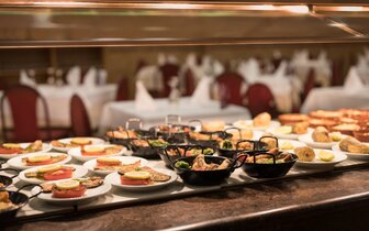 H.TOP Royal Sun Suites - bufetová reštaurácia - letecký zájazd od CK Turancar - Španielsko, Santa Susanna