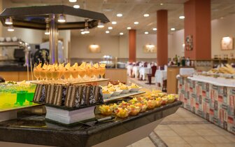 H.TOP Royal Sun Suites - bufetová reštaurácia - letecký zájazd od CK Turancar - Španielsko, Santa Susanna