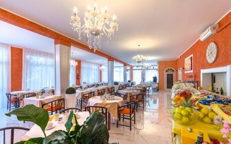 Hotel Romantik - zájazd CK Turancar - Taliansko - Lignano