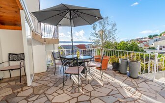 Apartmány Jakeševič - terasa - autobusový zájazd CK Turancar - Chorvátsko, Baška Voda