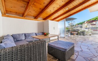 Apartmány Jakeševič - terasa - autobusový zájazd CK Turancar - Chorvátsko, Baška Voda