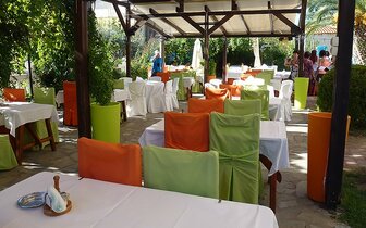 Hotel Potos - reštaurácia - autobusový zájazd CK Turancar - Grécko, Thasos, Limenariaria Hotel Potos - reštaurácia - autobusový zájazd CK Turancar - Grécko, Thasos, Limenariaria