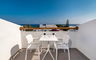 Hotel Alexandra - balkón - Santorini - Kamari - letecký zájazd CK TURANCAR