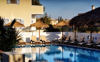 Hotel Alexandra -exteriér - Santorini - Kamari - letecký zájazd CK TURANCAR