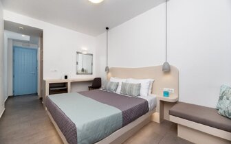 Hotel Alexandra - izba - Santorini - Kamari - letecký zájazd CK TURANCAR