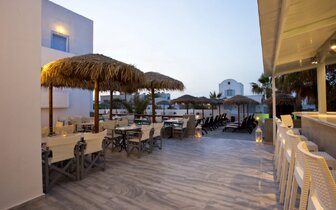 Hotel Alexandra - beach bar - Santorini - Kamari - letecký zájazd CK TURANCAR