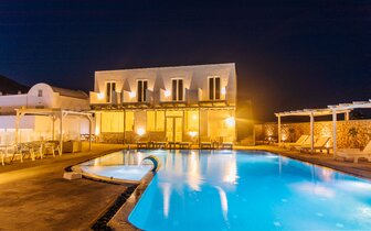 Hotel Iliada Odysseas - Santorini - exteriér - bazén -  letecký zájazd CK TURANCAR