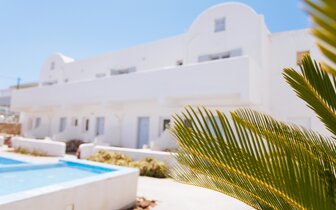 Hotel Iliada Odysseas - Santorini - exteriér - bazén -  letecký zájazd CK TURANCAR