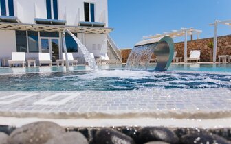 Hotel Iliada Odysseas - Santorini - exteriér - bazén -  letecký zájazd CK TURANCAR