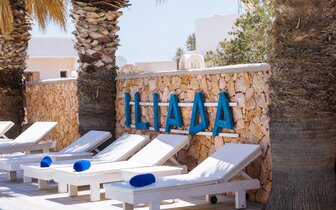 Hotel Iliada Odysseas - Santorini - exteriér - bazén -  letecký zájazd CK TURANCAR
