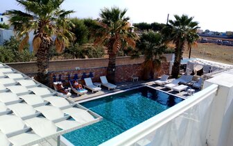 Hotel Iliada Odysseas - Santorini - exteriér - bazén -  letecký zájazd CK TURANCAR