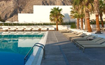 Hotel Kamari beach - Santorini - bazén -  letecký zájazd CK TURANCAR