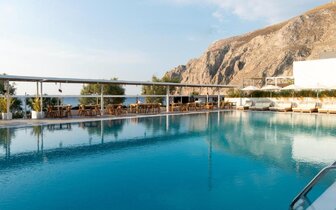 Hotel Kamari beach - Santorini - bazén -  letecký zájazd CK TURANCAR