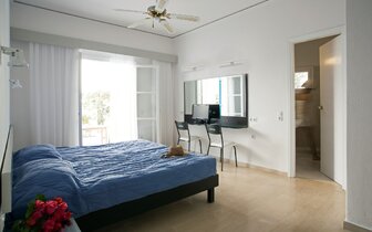 Hotel Kamari beach - Santorini - izba -  letecký zájazd CK TURANCAR