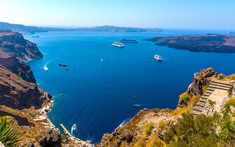 Santorini - pohľad na kalderu - letecký poznávací zájazd CK TURANCAR