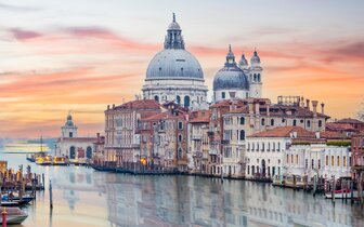 CK Turancar, Letecký poznávací zájazd, Taliansko, Karnevalové Benátky a výlet do Padovy, Grand Canal and Basilica Santa Maria Della Salute