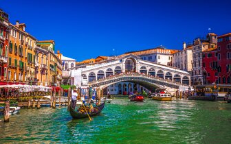 CK Turancar, Letecký poznávací zájazd, Taliansko, Karnevalové Benátky a výlet do Padovy, Rialto bridge 