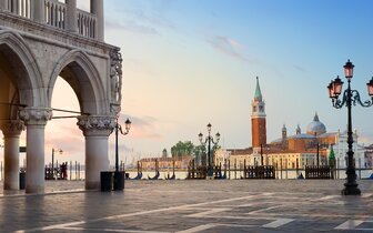 CK Turancar, Letecký poznávací zájazd, Taliansko, Karnevalové Benátky a výlet do Padovy, San Marco square  