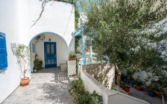 Villa Limnes - Perissa - exteriér  - letecký zájazd CK TURANCAR