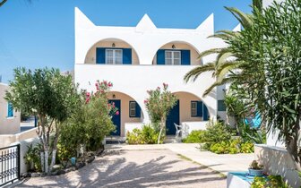 Villa Limnes - Perissa - exteriér  - letecký zájazd CK TURANCAR