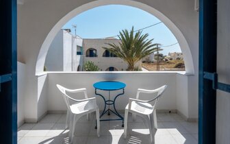 Villa Limnes - Perissa - exteriér  - letecký zájazd CK TURANCAR