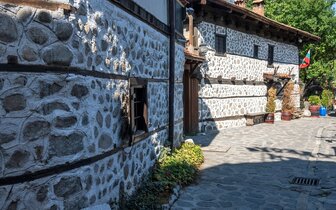 Letecký poznávací zájazd CK Turancar, Krásy Bulharska, tradičná architektúra v Bansko
