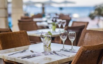 Santa Marina Plaza Giannoulis - reštaurácia - letecký zájazd CK Turancar - Kréta, Agia Marina