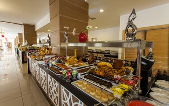 Eftalia Splash - bufetové stoly - letecký zájazd CK Turancar - Turecko, Türkler