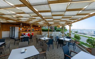 Crystal Sunset - plážová reštaurácia - letecký zájazd CK Turancar - Turecko, Side