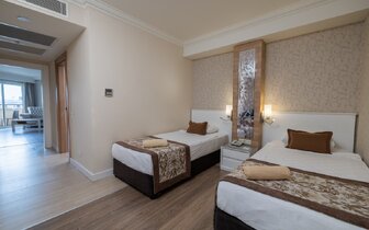 Crystal Sunset - dvojspálňová rodinná izba - letecký zájazd CK Turancar - Turecko, Side