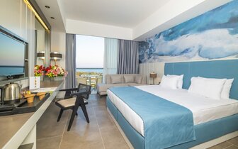 Crystal Centro - štandardná izba s bočným výhľadom na more - letecký zájazd CK Turancar - Turecko, Lara