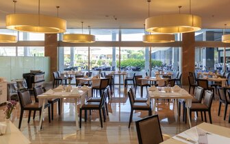 Crystal Centro - reštaurácia - letecký zájazd CK Turancar - Turecko, Lara