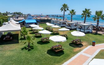 Crystal Centro - streed food pri pláži - letecký zájazd CK Turancar - Turecko, Lara