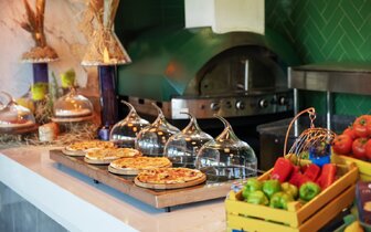 Crystal Centro - pizza - letecký zájazd CK Turancar - Turecko, Lara