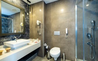 Crystal Centro - kúpeľňa v junior suite - letecký zájazd CK Turancar - Turecko, Lara