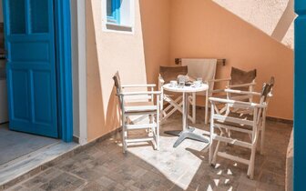 Hotel Perissa bay - Santorini - Perissa - terasa -  letecký zájazd CK TURANCAR