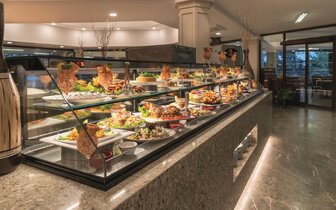 Champion Holiday Village - bufetové stoly - letecký zájazd CK Turancar - Turecko, Kemer