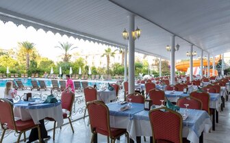 Pine House - terasa - letecký zájazd CK Turancar - Turecko, Kemer