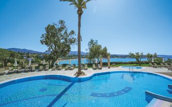 Thalasa Boutique Hotel – bazén– letecký zájazd CK Turancar – Cyprus, Paphos