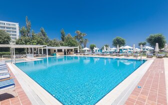 Iliada Beach Hotel– bazén– letecký zájazd CK Turancar – Cyprus, Protaras