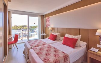 Universal Hotel Perla - izba - letecký zájazd CK Turancar - Španielsko, Malorka, S´illot