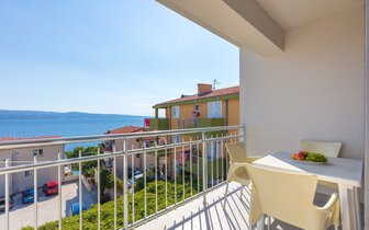 Villa Lana - balkón s posedením - autobusový zájazd CK Turancar - Chorvátsko, Omiš, Nemira