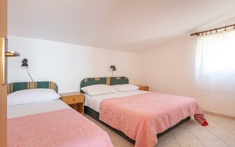 Villa Lana - spálňa - autobusový zájazd CK Turancar - Chorvátsko, Omiš, Nemira