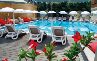 AMH hotel – bazén – letecký zájazd CK Turancar – Albánsko, Durrës