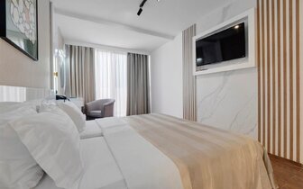 Tara – izba – letecký zájazd CK Turancar – Čierna Hora - Bečiči