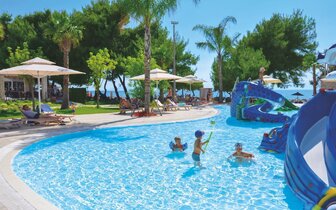 Portes Beach – bazén – letecký zájazd CK Turancar – Chalkidiki - Nea Potidea