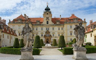CK Turancar, autobusový poznávací zájazd, Morava, zámok Valtice CK Turancar, autobusový poznávací zájazd, Morava, zámok Valtice