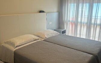 Hotel ARON - dovolenka v stredisku Viserbella di Rimini - zájazdy individuálnou a autobusovou dopravou do Talianska CK TURANCAR