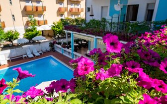 Villa dei Fiori v letovisku Viserbella - Rimini - dovolenka autobusovou a individuálnou dopravou CK TURANCAR